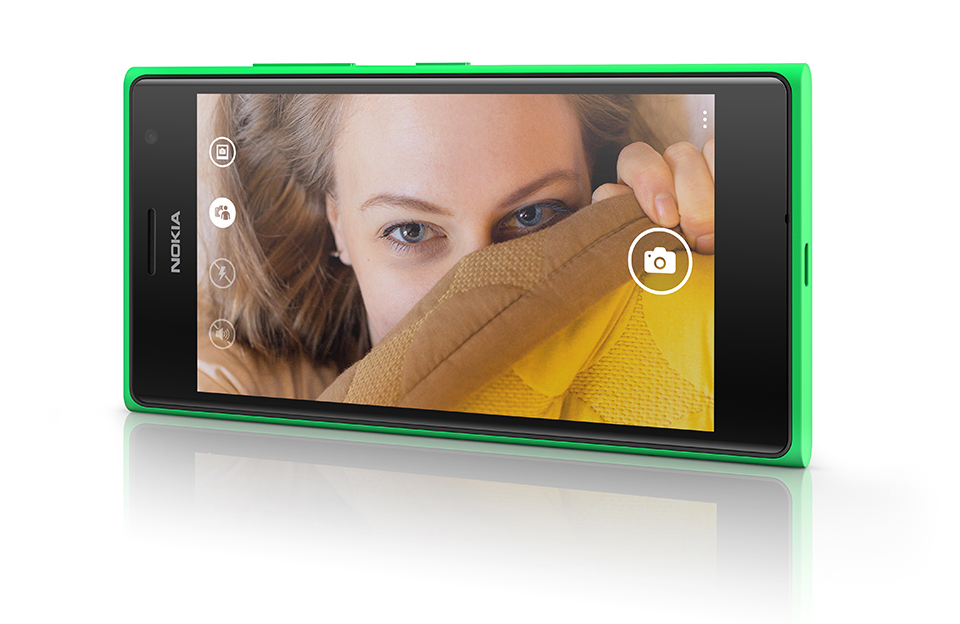 [Trên tay] Smartphone chuyên "tự sướng" Lumia 730, camera góc rộng 24mm